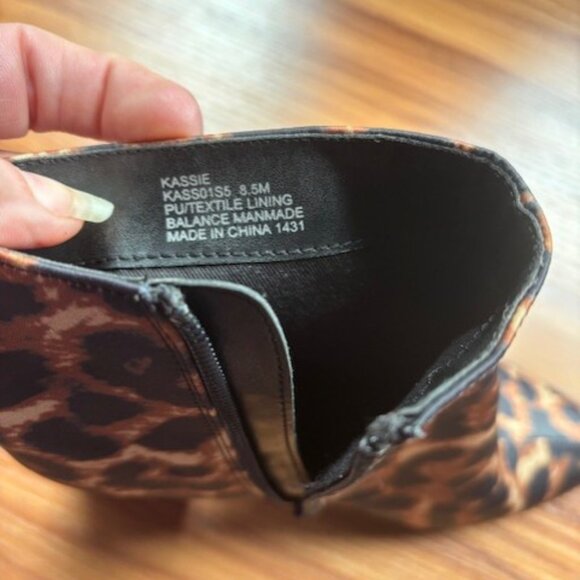 Betsey Johnson Black Red Kassie Leopard Ankle Boots 8.5M Chunky Heel Point Toe - Picture 6 of 10